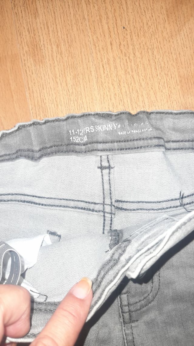 Pantalón vaquero corto gris