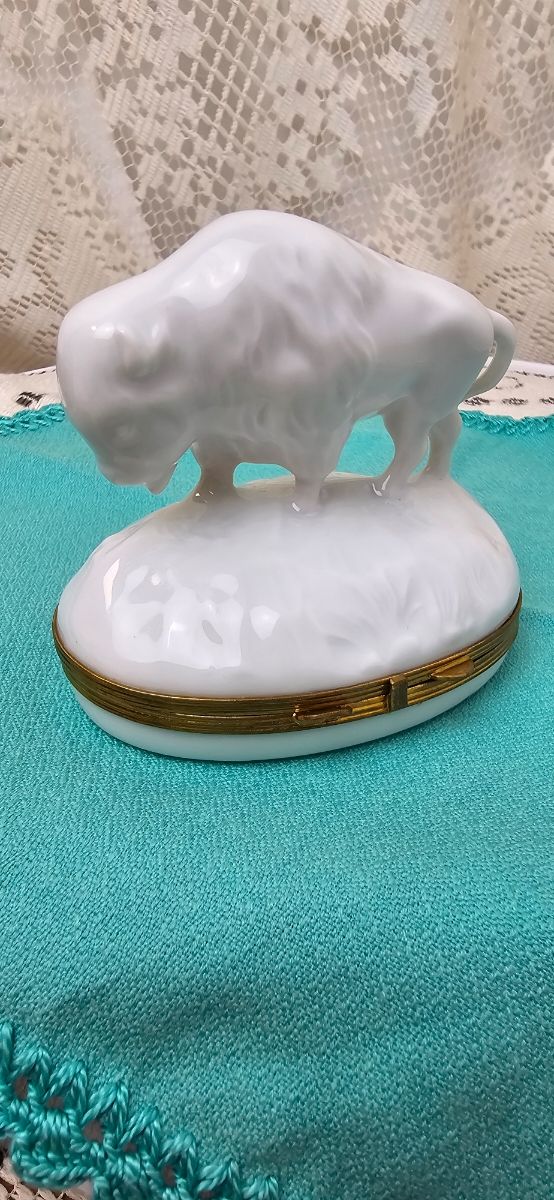 Caja de porcelana. Limoges,  France. 