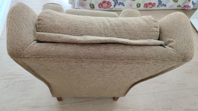 SILLÓN DE COLOR MARRÓN MUY BUEN ESTADO 