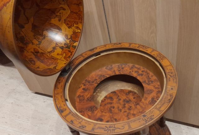 Botellero bola del mundo