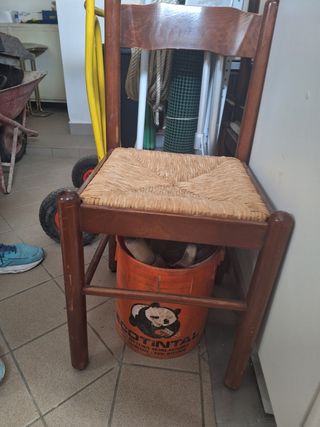 Sedie e tavolo tondo