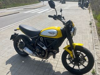 Ducati scrambler de finales del 2020 con 6500 km