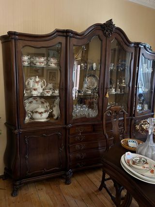 Vitrina, armario salón estilo antiguo
