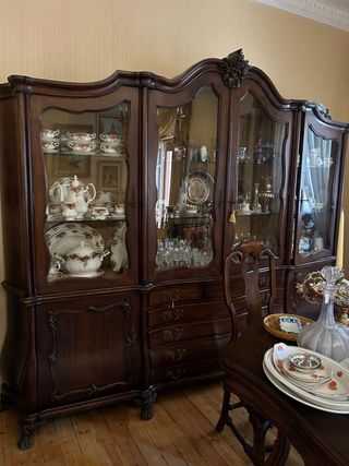 Vitrina, armario salón estilo antiguo