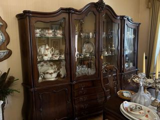 Vitrina, armario salón estilo antiguo