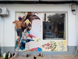 Pintor deco. Grafitero, graffiti, mural