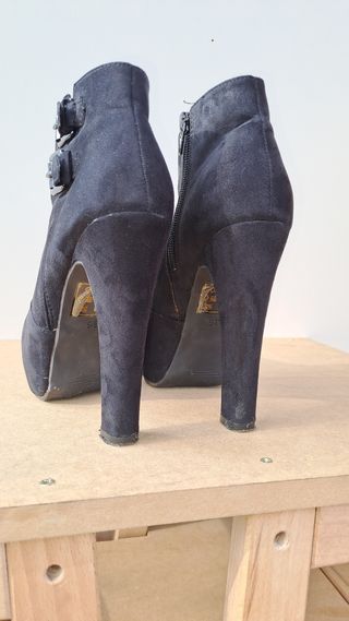 Botín tacon negro talla 37