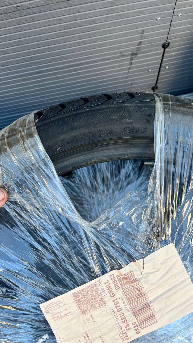 Neumaticos bridgestone nuevos 215/45/20