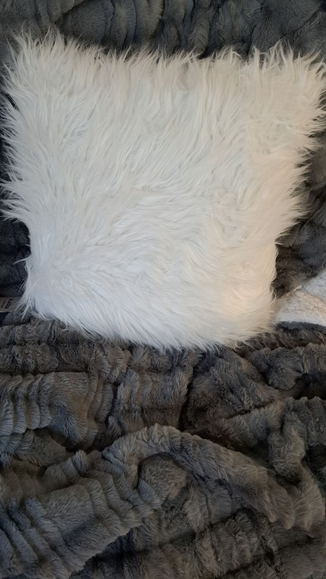 N. 2 cuscini 45 x 45 bianchi Alaska