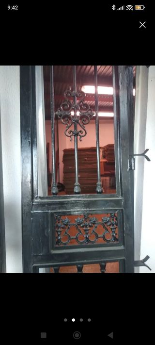 Puerta de hierro doble hoja