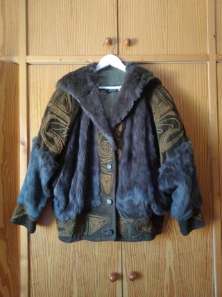 Abrigo, piel auténtica.