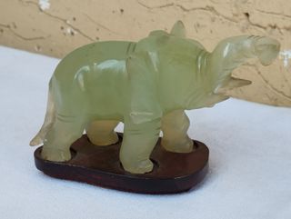 Elefanti elefantini in giada giadeite basi legno