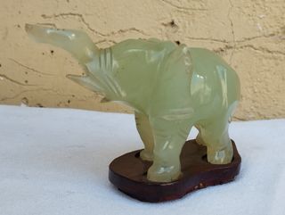 Elefanti elefantini in giada giadeite basi legno