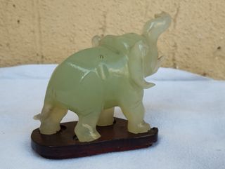 Elefanti elefantini in giada giadeite basi legno