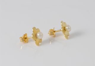 Pendientes Tous Flor oro amarillo 18k con perlas