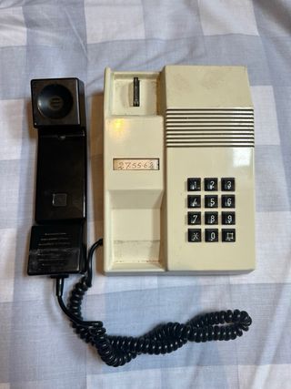 Teléfono español antiguo