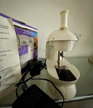 Máquina de coser mini