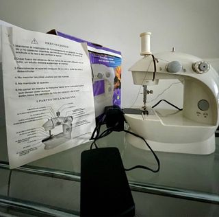 Máquina de coser mini