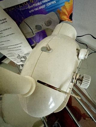 Máquina de coser mini