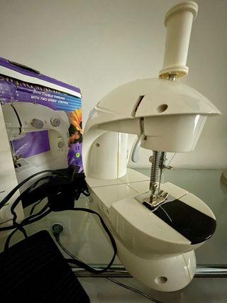 Máquina de coser mini
