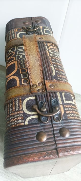 Maleta decorativa.