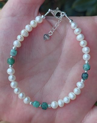 Pulsera, plata ley, perlas y esmeralda 