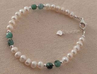 Pulsera, plata ley, perlas y esmeralda 