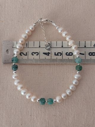 Pulsera, plata ley, perlas y esmeralda 