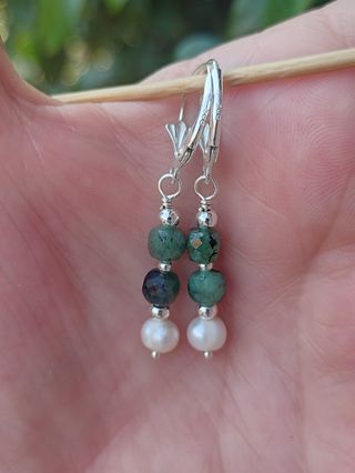 Pulsera, plata ley, perlas y esmeralda 