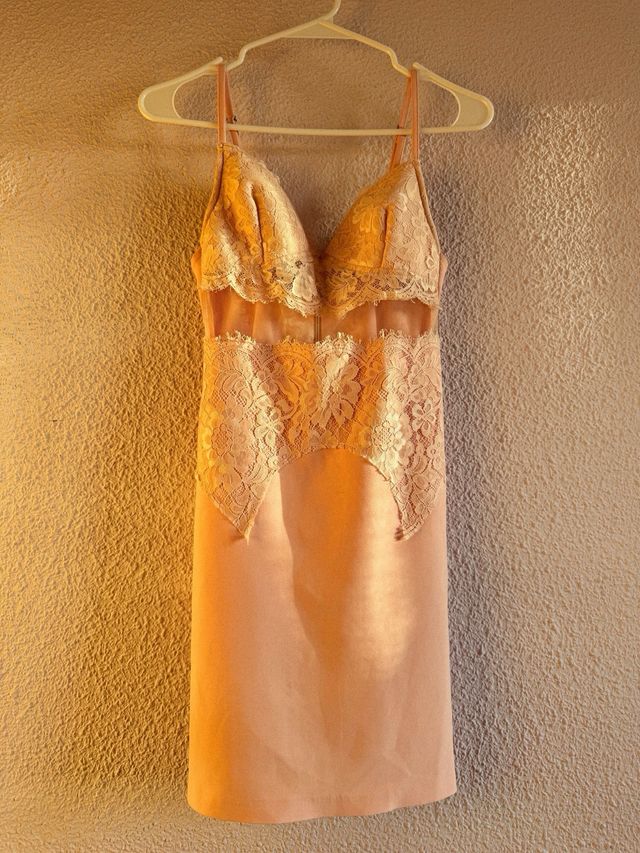 Vestido rosa de encaje