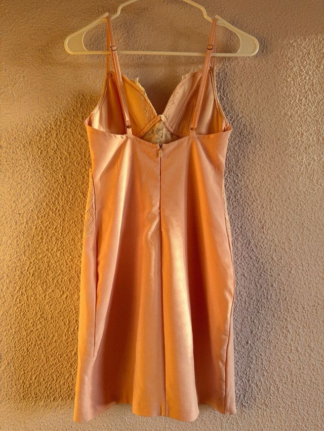 Vestido rosa de encaje