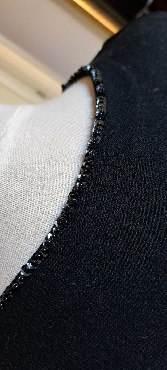 Canotta nera in lana con applicazioni 