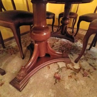 Mesa de comedor y sillas