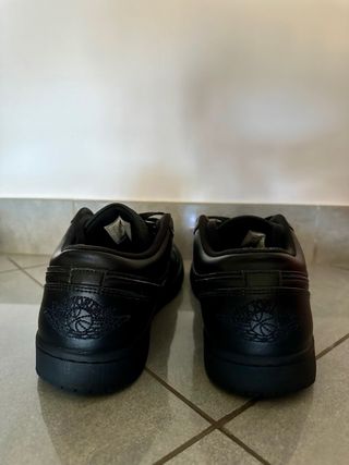 Air Jordan 1 Low black