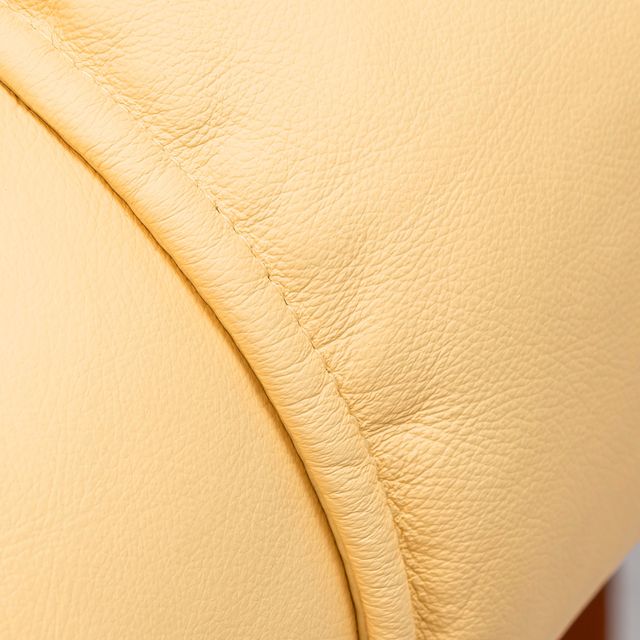 Sillón Relax Kemi con Otomana Polipiel Mantequilla