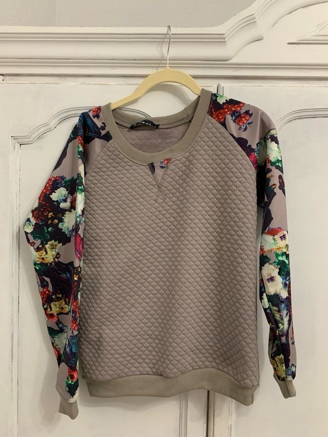 Sudadera acolchada y estampada 