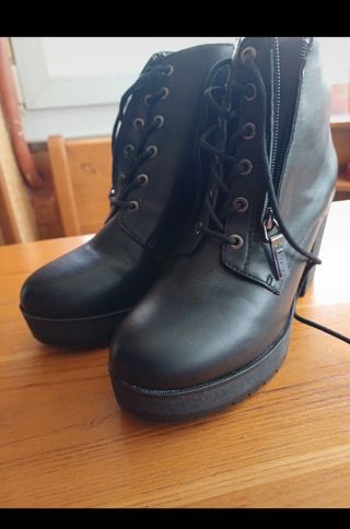 Botines negros de cuero para mujer