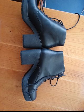 Botines negros de cuero para mujer