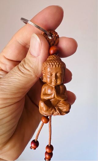 Porta chave Buda em madeira.