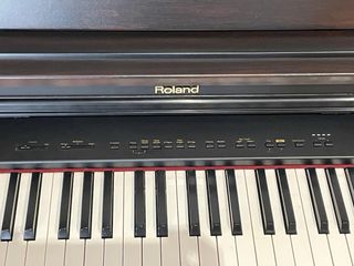 Piano Roland HP236 con banqueta