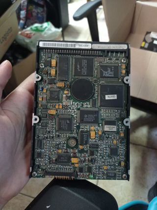 SCSI 2.05GB MicroPolis 4221A Serie Gold Disco Duro