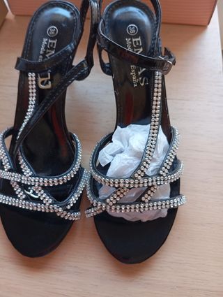 ZAPATOS FIESTA NUM 38 NUEVO DE TIRAS.
