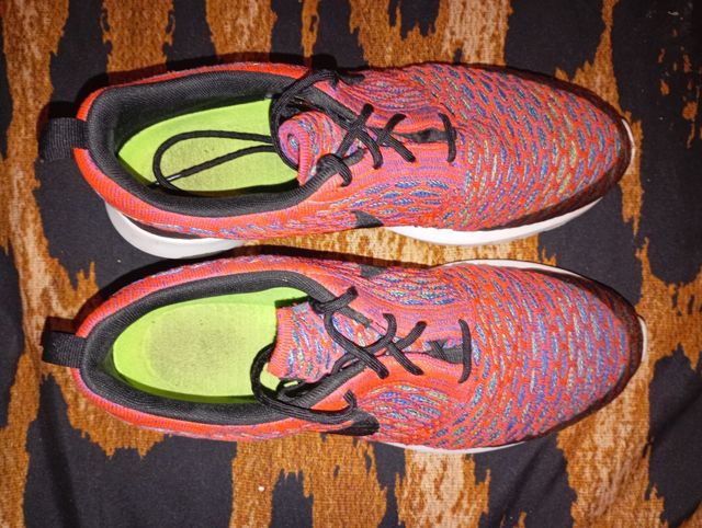 Nike roshy run flyknit