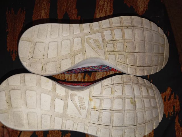 Nike roshy run flyknit