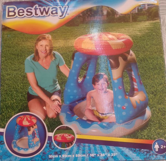 Piscina gonfiabile con ombrellone