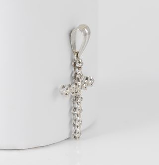 Colgante cruz antiguo en oro blanco 18k
