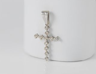 Colgante cruz antiguo en oro blanco 18k