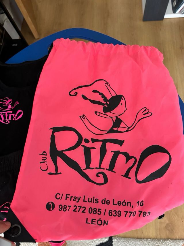 Mochila y ropa club ritmo leon 8 años