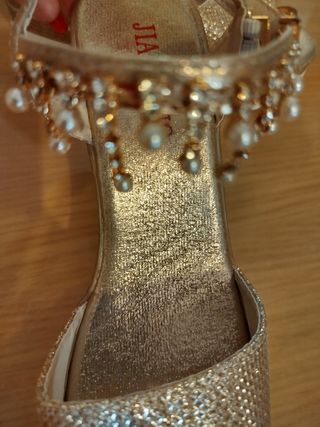 SANDALIAS DORADAS