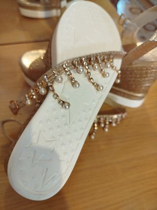 SANDALIAS DORADAS